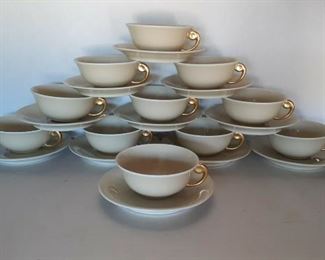 https://www.ebay.com/itm/114793059173	CC8027 REYNAUD LIMOGES CUP AND CHAUCER SET OF 11 UShip or Local Pickup		Buy-It-Now	 $50.00 
