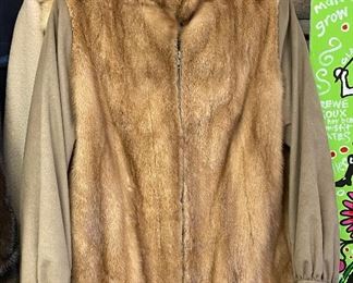 https://www.ebay.com/itm/124708471301	CF9201 Abel Furs New Orleans Mink Coat / Jacket UShip or Local Pickup		Buy-It-Now	 $200.00 
