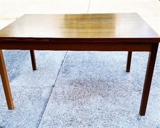 https://www.ebay.com/itm/124708471293	CF9208 Mid Century Modern Dinning Table w/ Pull out Leaves UShip or Local Pickup		Buy-It-Now	 $100.00 
