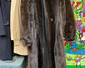 https://www.ebay.com/itm/114777621109	CF9200 Black Mink Full Length Coat by Blackblama UShip or Local Pickup		OBO	 $1,299.99 

