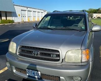 2004 Toyota Sequoia , 284,575 miles, New Chain/belt, New Battery, Newer tires, Runs great, 3 rows - Only asking $5,000 (Kelly Blue Book price is $8026)
