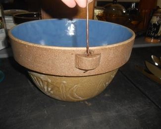 Light weight crock with handle