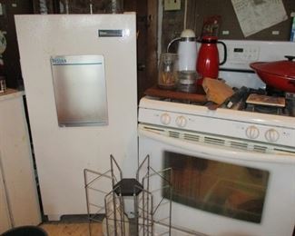 gas kitchen stove & freezer (not frost free)