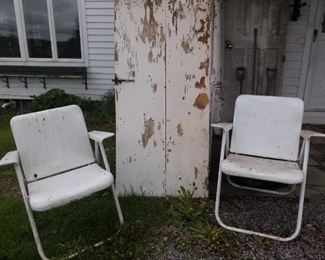 metal folding chairs
Old door