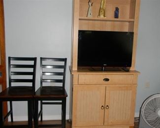cupboard / chairs go with table 