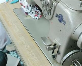 Bernina 217, 1-Needle, ZigZag, Industrial Sewing Machine, 110V, w/ cloth puller