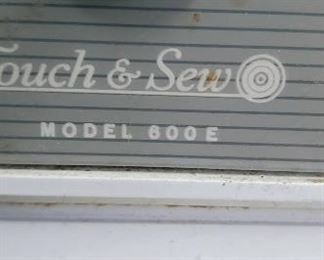 Singer Model 600E Touch & Sew Model 600E Zig Zag Sewing Machine