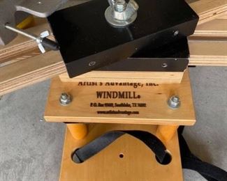 Windmill Easel
Good condition.