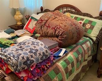 Vintage bedding quilt comforter 