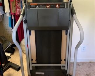 Weslo Cadence 400 CS Fold-Up Treadmill