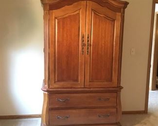 Armoire Entertainment Unit