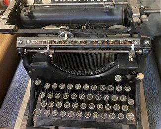 Antique Underwood #5 Standard Typewriter/Cover