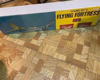 Vintage Boeing B17G NRFB Flying Fortress Model Plane Kit