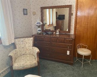 Solid Wood Dresser with Mirror  (4 Piece Bedroom Set)