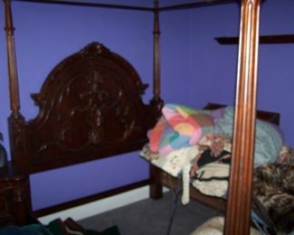 THE CANOPY BED FRAME