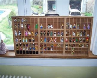 ANOTHER TYPE TRAY OF MINI FIGURES