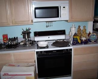 AVON "CHESS SET" BOTTLES, FIGURAL LIQUOR BOTTLES & MISC.