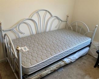 White Metal Daybed with Trundle
