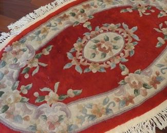 5" oval rug, red