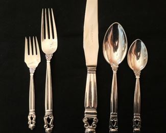 Georg Jensen Six four-piece place settings. Short handle knife.