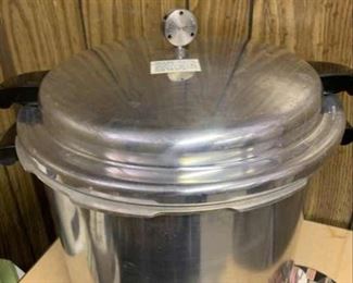 Canning pressure pot 