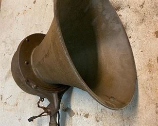 Vintage Horn by RCA ...To Register and To Bid go to https://capitolsalesservices.hibid.com... 