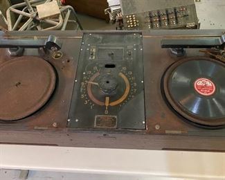 Twin turn table, non-synchronous, with pickup and fader. One player is used for background music and the other for sound effects. Used prior to the talking pictures...To Register and To Bid go to https://capitolsalesservices.hibid.com...