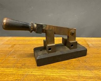 Antique copper on wood base knife switch ...To Register and To Bid go to https://capitolsalesservices.hibid.com... 