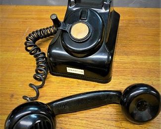 Late 1950's telephone from Portugal   (Photos by BC) 