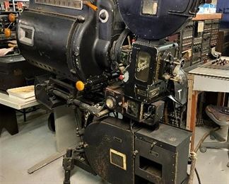 1920s Super Simplex  Movie Projector with a Peerless Magnarc  carbon arc high intensity lamp.  It was used in a theater in Hackensack, NJ from the 1920s till the early 1980s.  It was purchased soon afterwards and has been a part of the Capehart collection ever since.  ...To Register and To Bid go to https://capitolsalesservices.hibid.com... 