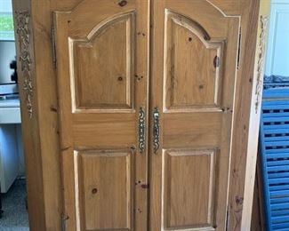 ARMOIRE Pine $120