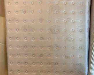 #30 Clean queen Sealy Posturepedic mattress and box spring SOLD