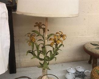 Mod metal flower lamp 