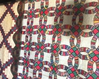 Double wedding Ring quilt. Machine quilted 