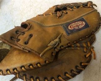 General Baseball Glove 