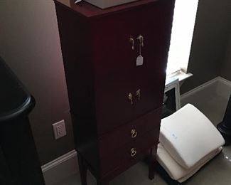 Jewelry cabinet