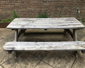 Picnic table