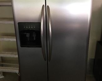 Side by side refrigerator