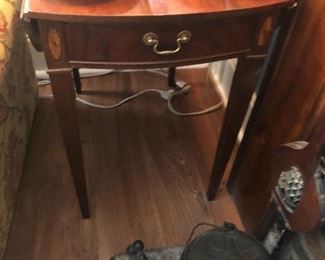 Drexel drop leaf end table with drawer