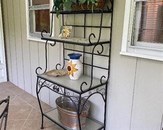 Outdoor etagere 
