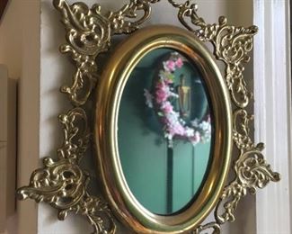 Gilded oval mirror.