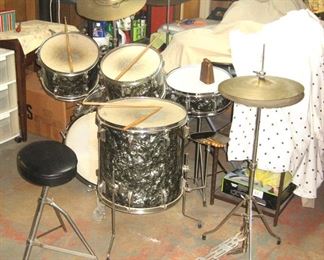 1963 Cleveland-era Rogers Black Pearl Diamond Drum Set 