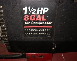 1.1/2 HP 8 GalAir COmpressor