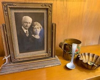 Vintage photo and tilt frame