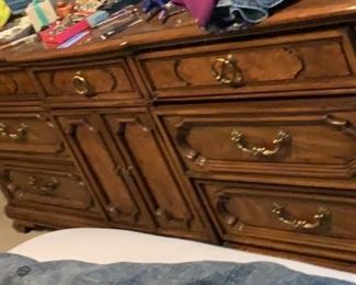 Thomasville dresser, 9 drawers (3 behind cupboard doors)