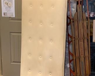 Head board (queen), runner sled