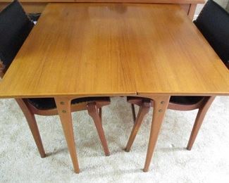 THE FINEST EAMES ERA MID CENTURY MODERN TABLE & 2 KINGSOR CHAIRS