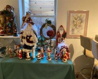 Lots of neat Christmas items 