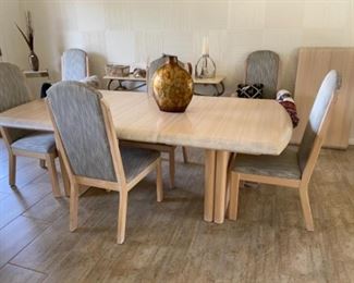 Dining room table, 2 leaves and 6 chairs