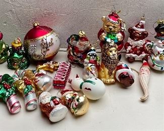 Item 328:  Lot of Xmas Ornaments: $22